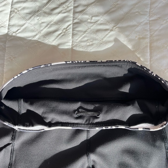 BLACK LULULEMON LEGGINGS - Picture 11 of 16